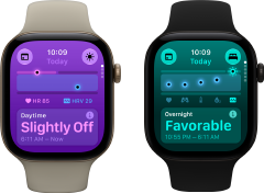 Du „Apple Watch Series 12“ laikrodžiai: aliuminio korpusas, šviesaus aukso spalva, dienos gyvybiniai rodikliai šiek tiek nukrypę nuo normos, „Digital Crown“, smėlio spalvos „Sport Band“ dirželis; aliuminio korpusas, juoda spalva, nakties gyvybiniai rodikliai palankūs, „Digital Crown“, juodas „Sport Band“ dirželis