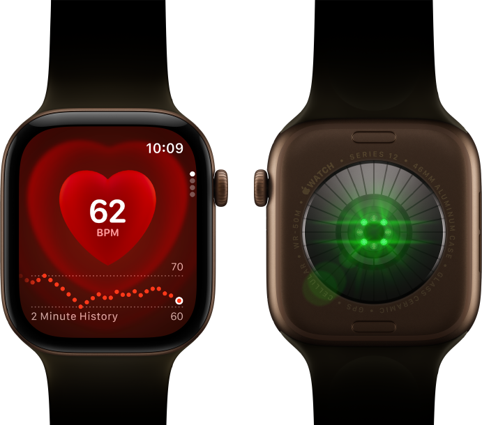 Du „Apple Watch Series 12“ laikrodžiai, aliuminio korpusas, tamsiai bronzinė spalva su alyvuogių spalvos „Sport Band“ dirželiu; viename rodoma širdies ritmo programa, kitame – laikrodžio nugarėlėje esanti sveikatos jutiklių sistema su švytinčiais žaliais LED šviesos diodais