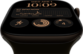 „Apple Watch Series 12“, aliuminio korpusas, tamsiai bronzinė spalva, ciferblatas „Modular“, komplikacijos: diena ir data, treniruotės, veiklos žiedai, „Apple Music“, dešinė pusė iš išorės, „Digital Crown“, alyvuogių spalvos „Sport Band“ dirželis