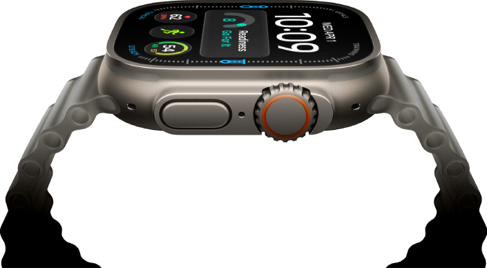 „Apple Watch Ultra 4“, titano korpusas, natūrali spalva, skaitmeninis ciferblatas, komplikacijos: pasirengimas, širdies ritmas, treniruotės, temperatūra, dešinė pusė iš išorės, „Digital Crown“, iškilęs šoninis mygtukas, permatomai pilkas „Ocean Band“ dirželis