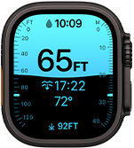„Apple Watch Ultra 4“, titano korpusas, juoda spalva, programa „Depth“ rodo nardymo rodiklius, dešinė pusė iš išorės, „Digital Crown“, iškilęs šoninis mygtukas