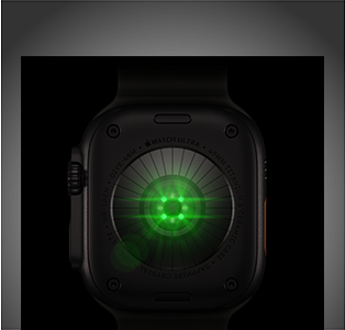 „Apple Watch Ultra 4“ galinė pusė, titano korpusas, juoda spalva, keli apvalūs jutikliai su švytinčiais žaliais LED šviesos diodais