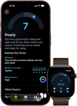 „iPhone 18 Pro“, juoda spalva, priekinė pusė iš išorės, rodomi pasirengimo būsenos rezultatai (įvertinimas 7); susietas su „Apple Watch“ (priekinė pusė, ruda), kuriame rodomas tas pats pasirengimo įvertinimas 7