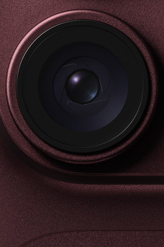 Pagrindinės kameros kintamos diafragmos objektyvas „iPhone 18 Pro“ burgundijos spalvos modelyje