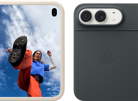 „iPhone Duo“, žvaigždžių balta spalva, smėlio spalvos silikoniniame dėkle, gulsčia padėtimi, visiškai atlenktas horizontaliai, viršuje kairėje „Dual Fusion“ kameros, dėklas dengia galinę pusę ir priekinio ekrano išorinį kraštą, dešinėje išoriniame ekrane rodomas žmogaus portretas. „iPhone Duo“, žvaigždžių balta spalva, visiškai atlenktas horizontaliai, tamsiai mėlynas dėklas-knygelė su stovu, visiškai atlenktas horizontaliai, galinėje pusėje matomos 48 MP „Dual Fusion“ galinės kameros, du objektyvai
